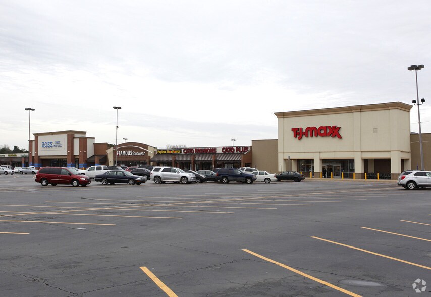 More Photos Of 1301-1343 S Park St, Carrollton Unknown For Lease