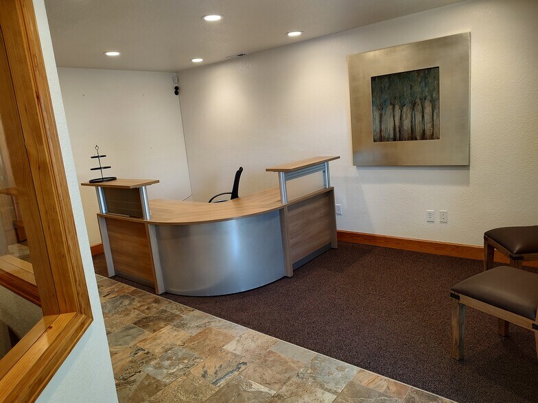 More Photos Of 7352 Greenridge Rd, Windsor Warehouse For Sale