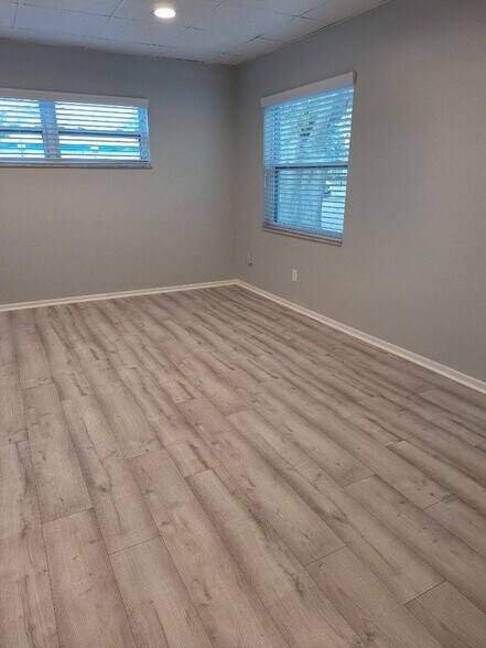 More Photos Of 100 Larchwood Dr, Largo Medical For Lease