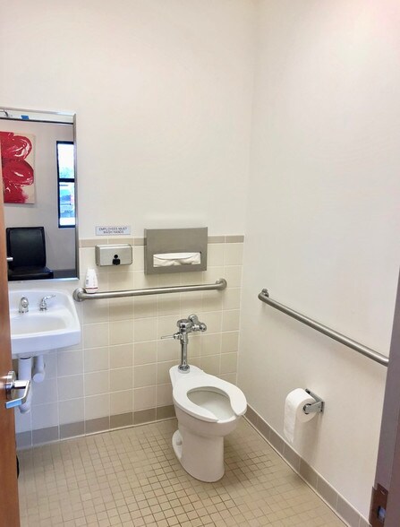 More Photos Of 1229 Creekway Dr, Sugar Land Medical For Lease