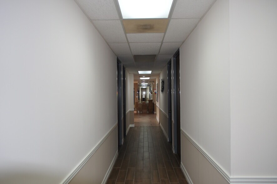 More Photos Of 17150 Butte Creek Rd, Houston Office Residential For Lease