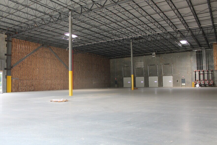 More Photos Of 6358 Research Park Blvd NW, Huntsville Distribution For Lease