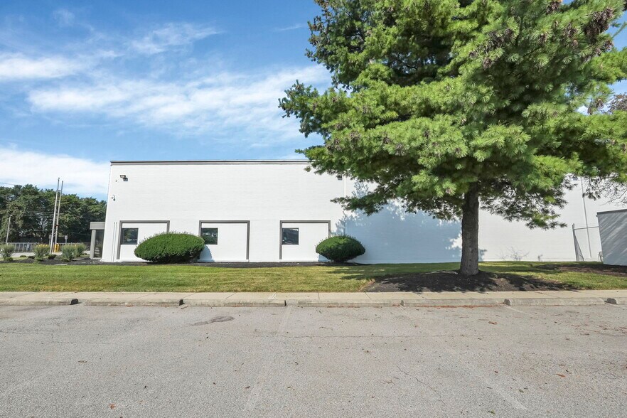 More Photos Of 4500 Groves Rd, Columbus Warehouse For Lease