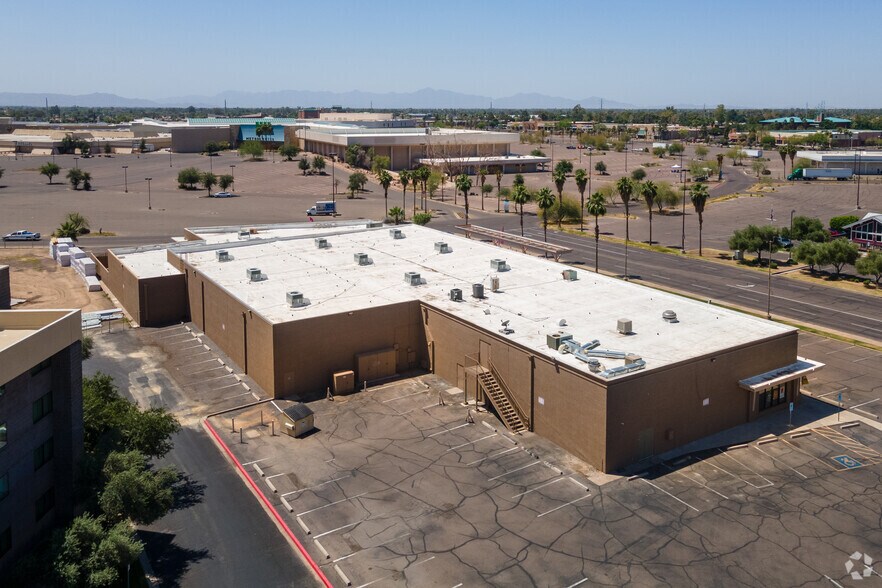 More Photos Of 10215 N 28th Dr, Phoenix General Retail For Lease