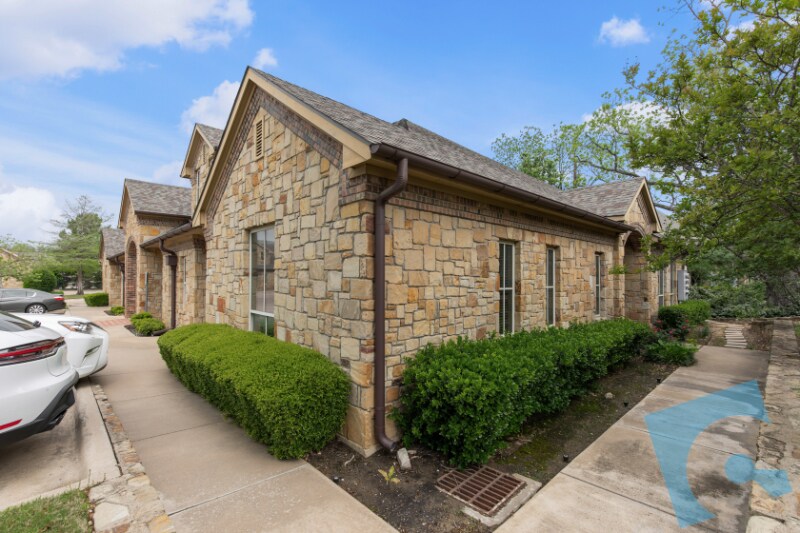 More Photos Of 1340 N White Chapel Blvd, Southlake Office For Sale