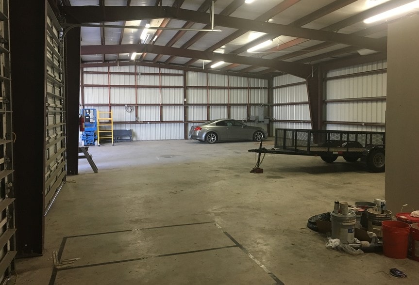 More Photos Of 6717 Kram St, Corpus Christi Warehouse For Lease