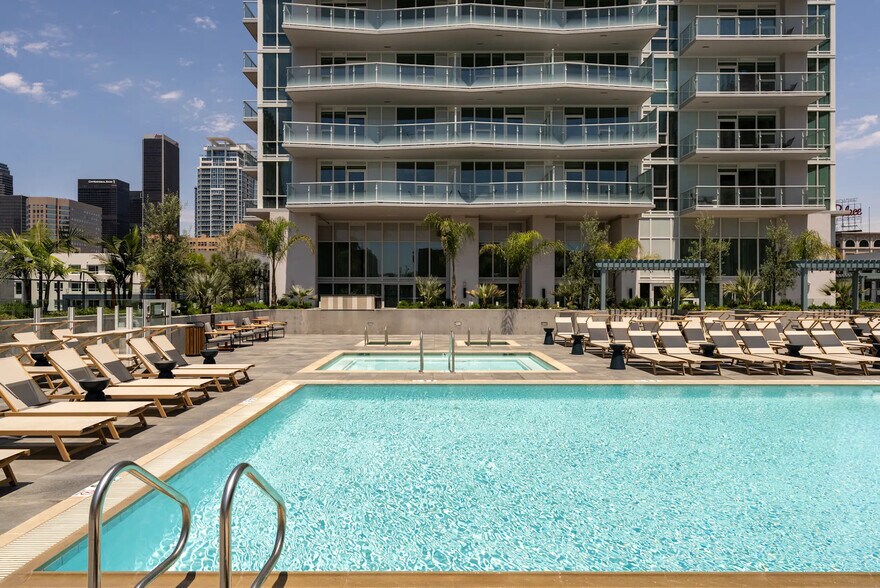 More Photos Of 230 W Olympic Blvd, Los Angeles Apartments For Lease