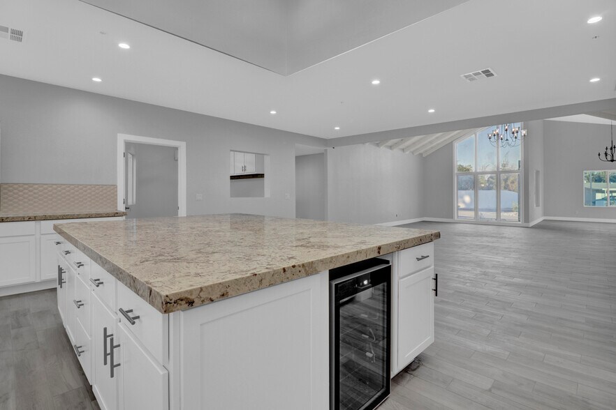 More Photos Of 906 E Tuckey Ln, Phoenix Healthcare For Sale