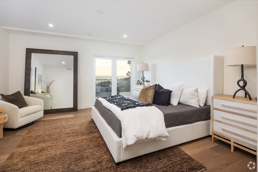 More Photos Of 1363-1373 Coast Hwy, Laguna Beach Storefront Retail Residential For Sale