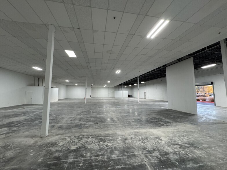 More Photos Of 10405 S Eastern Ave, Henderson Storefront For Lease