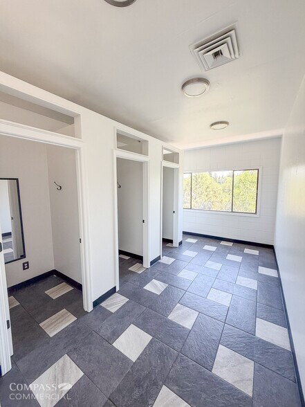 More Photos Of 1600-1628 NE 3rd St, Bend Freestanding For Lease