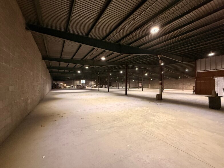 More Photos Of 451 Gordon St, Roseville Warehouse For Lease