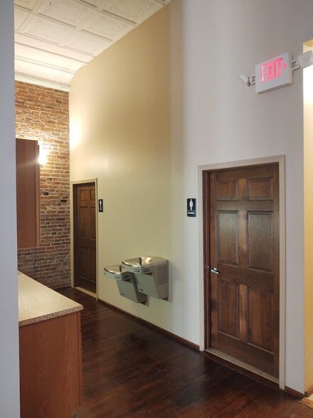 More Photos Of 163 E Center St, Marion Office For Lease