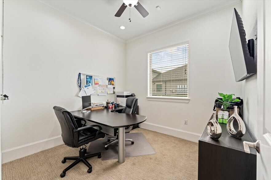 More Photos Of 12262 Queenston Blvd, Houston Unknown For Lease