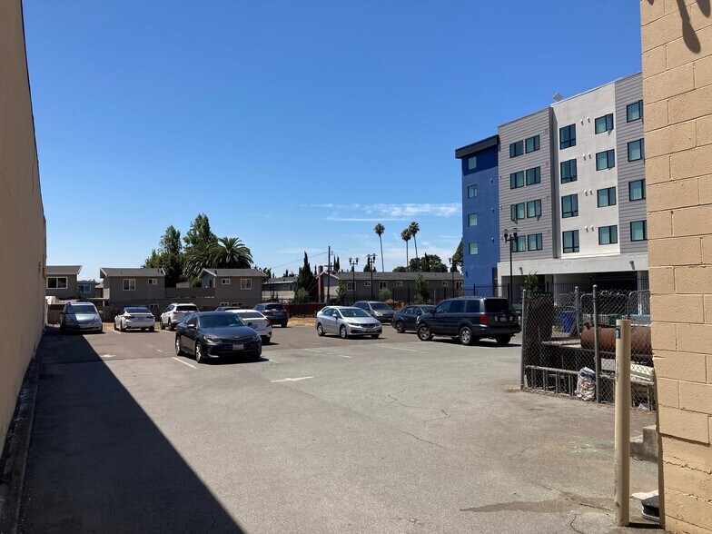 More Photos Of 29587 Mission Blvd, Hayward Storefront For Lease