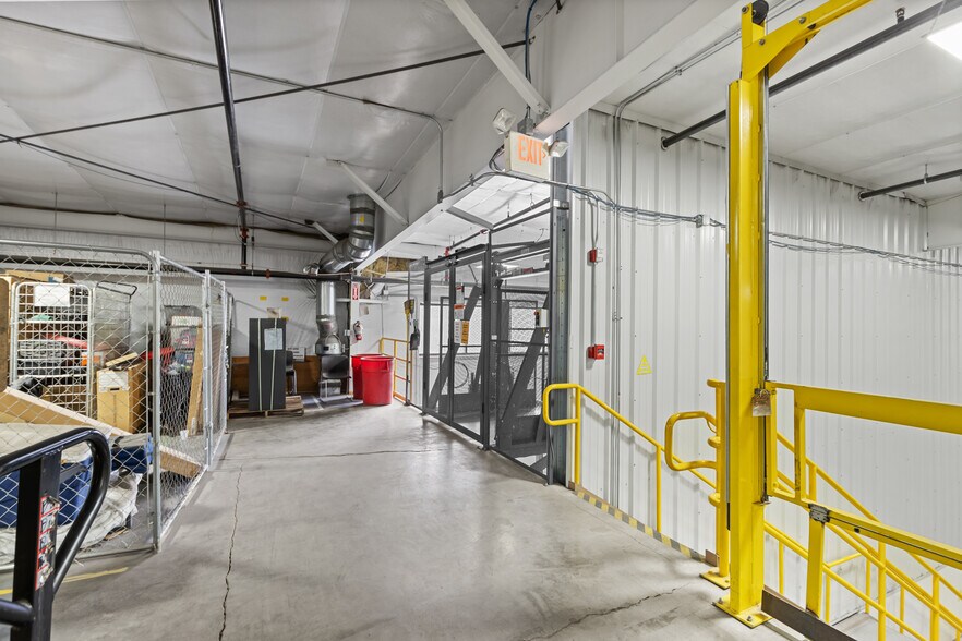 More Photos Of 275 Manhattan South Rd, Manhattan Warehouse For Sale