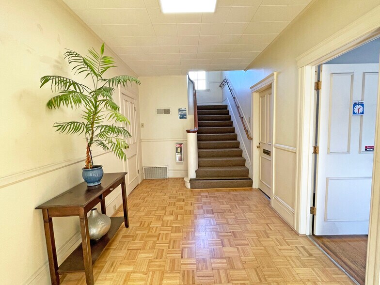 More Photos Of 3929 Grand Ave, Oakland Medical For Lease