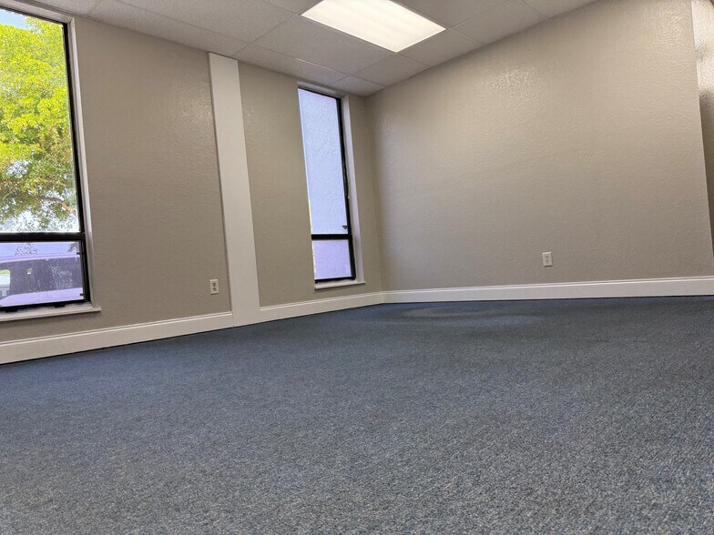 More Photos Of 1910 Park Meadows Dr, Fort Myers Medical For Lease