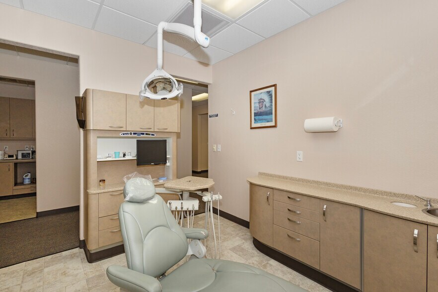 More Photos Of 1640 W F St, Oakdale Medical For Sale