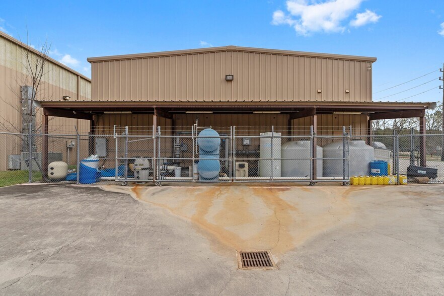 More Photos Of 26447 Hanna Rd, Oak Ridge North Swimming Pool For Sale