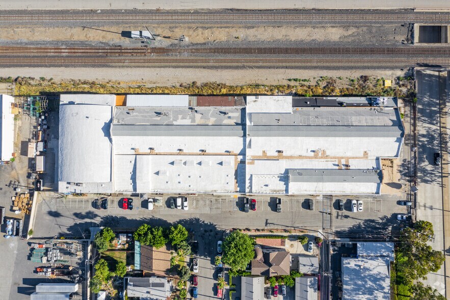 More Photos Of 560 E Commercial St, Pomona Manufacturing For Lease