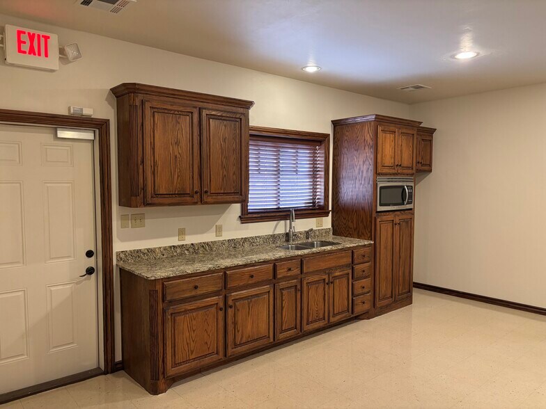 More Photos Of 12308 Hidden Forest Blvd, Oklahoma City Medical For Sale