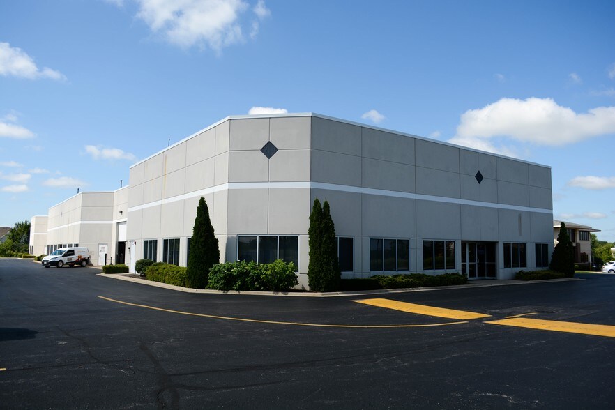 More Photos Of 26735 W Commerce Dr, Volo Warehouse For Sale