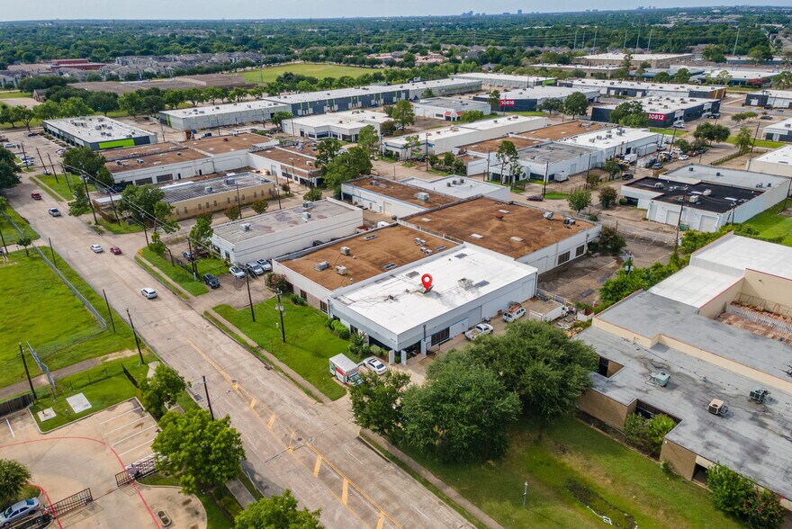 More Photos Of 10940 Stancliff Rd, Houston Office For Lease