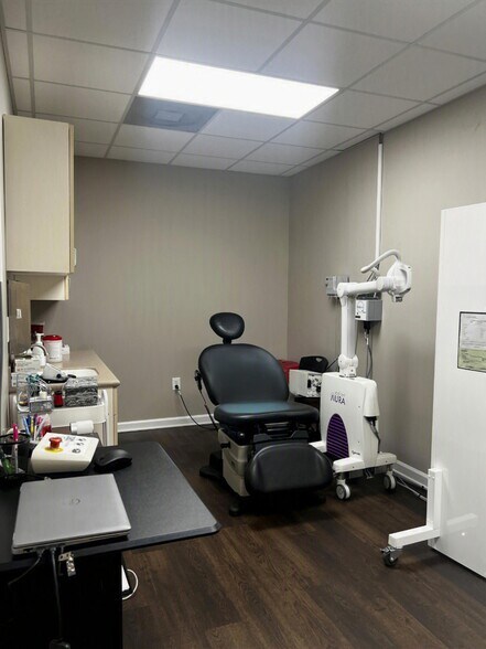 More Photos Of 1225 Maple Ave SW, Roanoke Medical For Sale