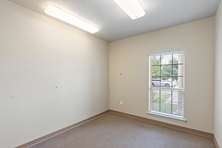 More Photos Of 3030 University Dr E, College Station Medical For Lease