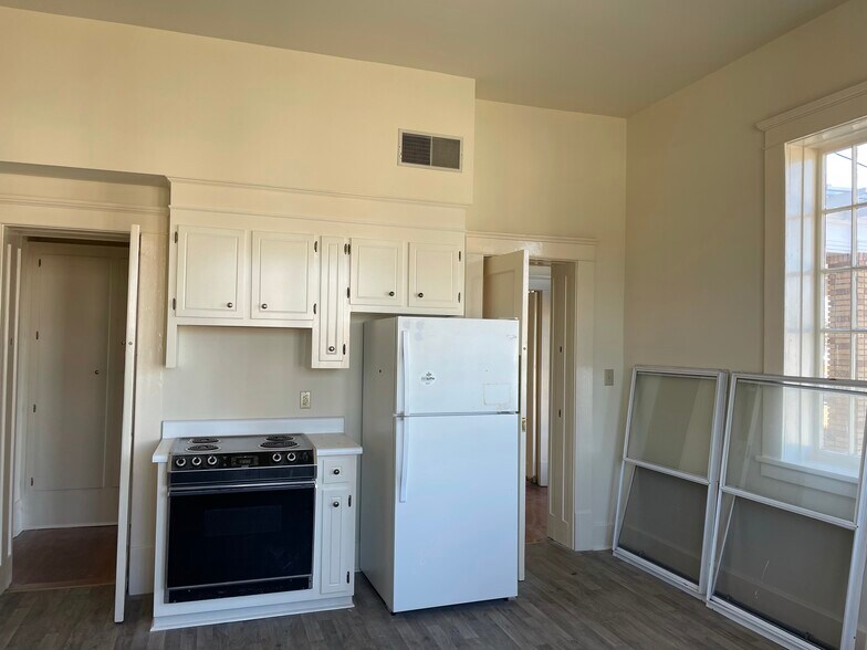 More Photos Of 346 Main St, Thomson Office For Lease