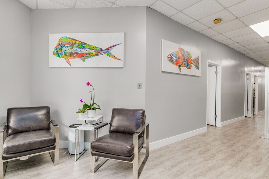 More Photos Of 913 Gulf Breeze Pky, Gulf Breeze Storefront Retail Office For Sale