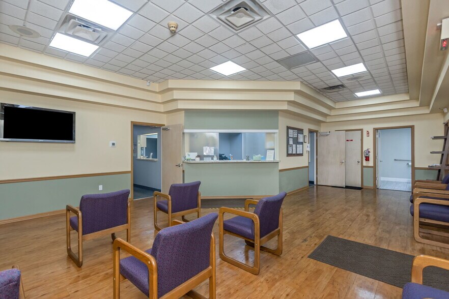 More Photos Of 7641 66th St N, Pinellas Park Medical For Sale