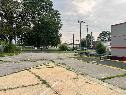 More Photos Of 1609 Northeast Blvd, Wilmington Restaurant For Sale