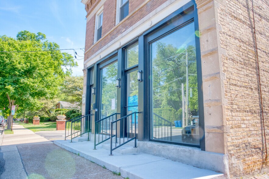 More Photos Of 418 Ridge Rd, Wilmette Restaurant For Lease