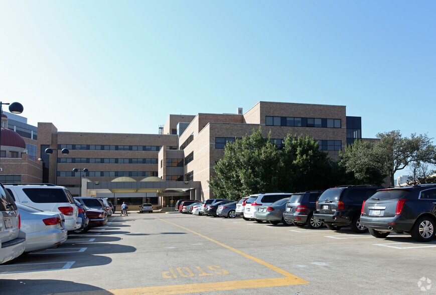 More Photos Of 8160 Walnut Hill Ln, Dallas Medical For Lease
