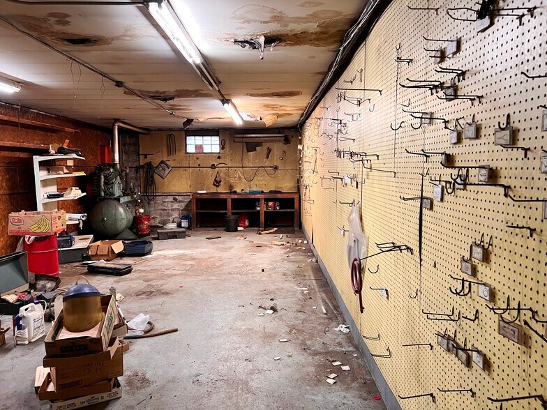 More Photos Of 22 Washington St, Brainerd Auto Dealership For Sale