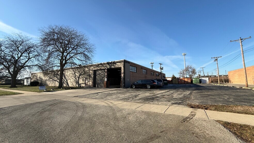 More Photos Of 100 Shepard Ave, Wheeling Warehouse For Sale