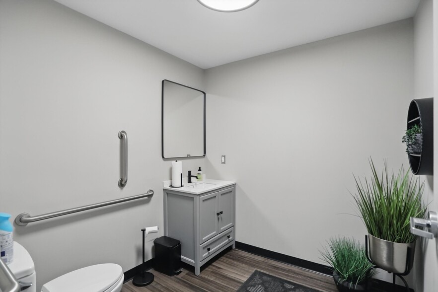 More Photos Of 164 E Jefferson St, Franklin Office For Sale