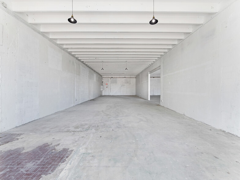 More Photos Of 410-470 NE 1st Ave, Hallandale Restaurant For Lease