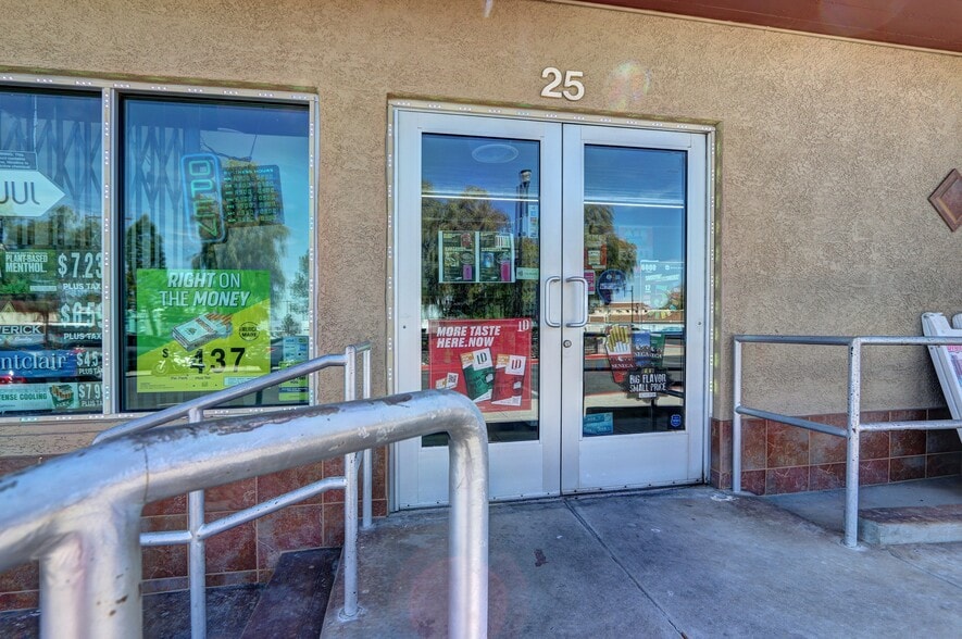 More Photos Of 21-31 W Army St, Henderson Storefront For Sale