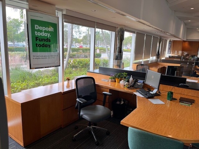 More Photos Of 3325 W Hillsboro Blvd, Deerfield Beach Bank For Lease