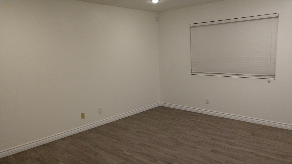 More Photos Of 703 S 10th St, Las Vegas Medical For Sale