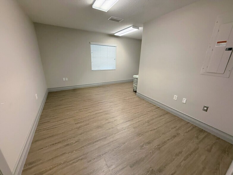 More Photos Of 1034 16th St N, Saint Petersburg Medical For Lease