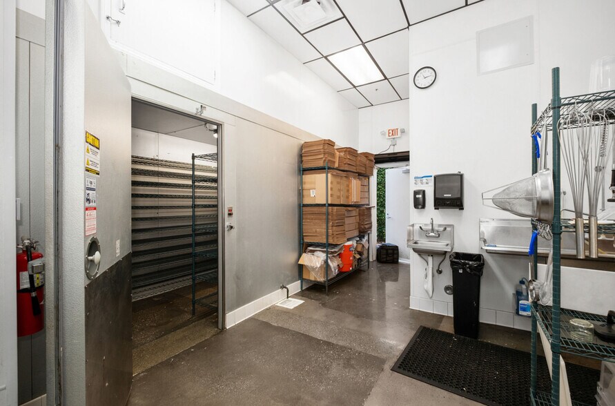 More Photos Of 27981 Greenfield Dr, Laguna Niguel General Retail For Lease