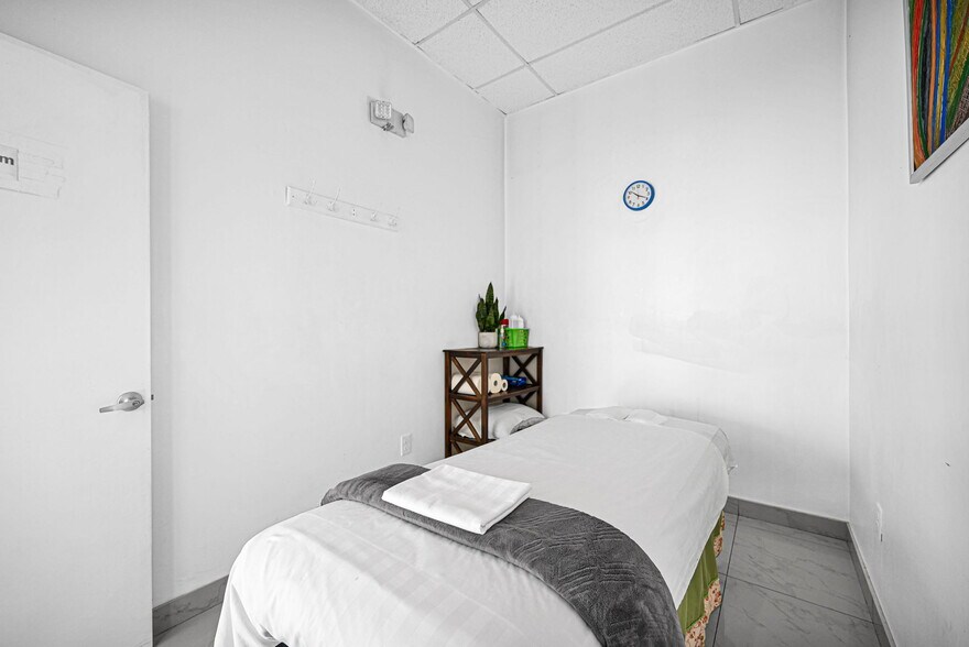 More Photos Of 2301 Wilton Dr, Wilton Manors Apartments For Sale