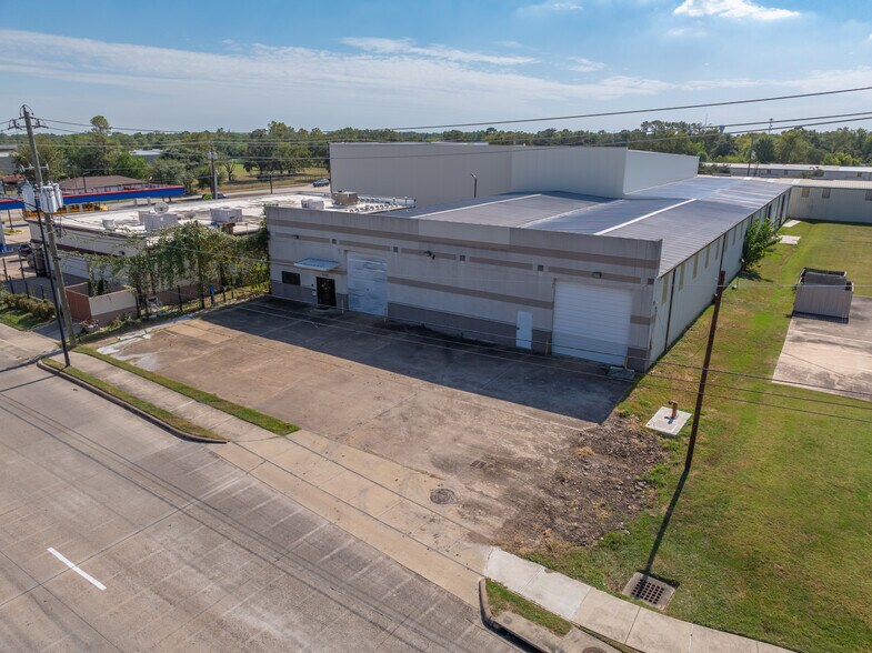 More Photos Of 1112 Staffordshire Rd, Stafford Warehouse For Sale