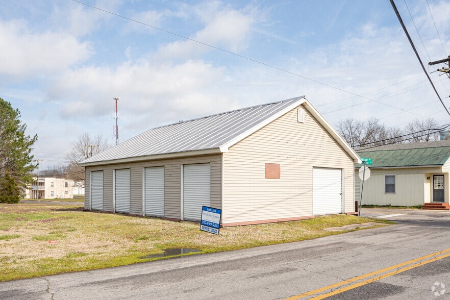 Primary Photo Of 300 Wilson Ave, Wakefield Sussex Self Storage For Sale
