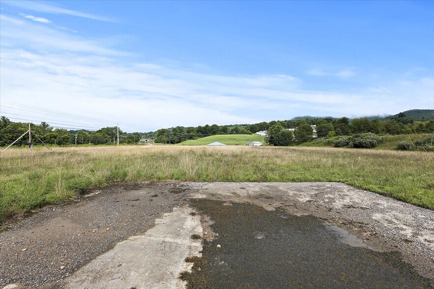 More Photos Of 241 Industrial Park Rd, Mountain City Warehouse For Sale