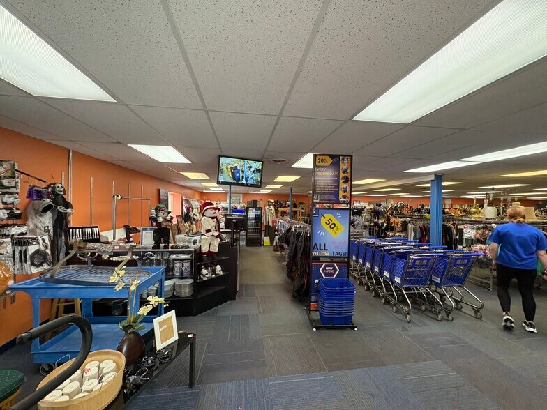 More Photos Of 1202 NW 4th St, Grand Rapids Freestanding For Sale